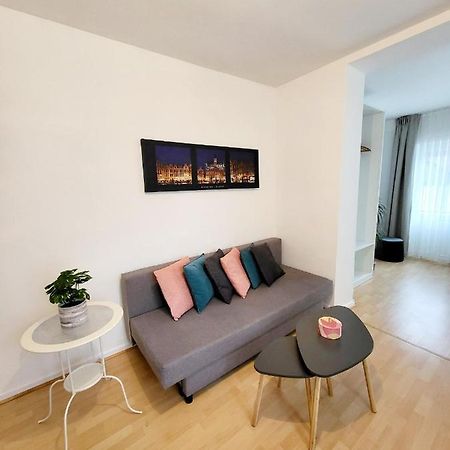 Studio Alicia, Idealement Situe Etterbeek エクステリア 写真